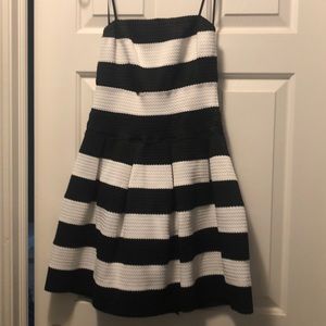 Super cute strapless dress!